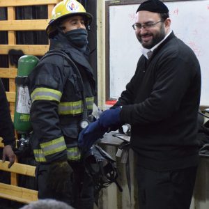 הדרכת חניך ללבישת חליפת אש + מנ"פ הדרכות צוותי חירום